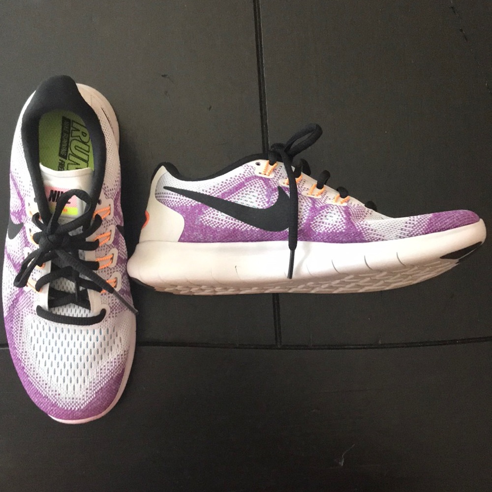 Nike Tennis Shoes - Picture 2 of 6